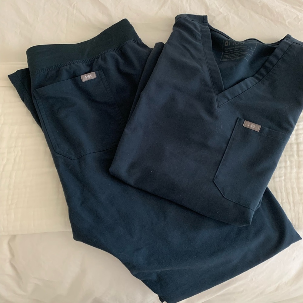Figs Livingston Bottoms & Catarina Top